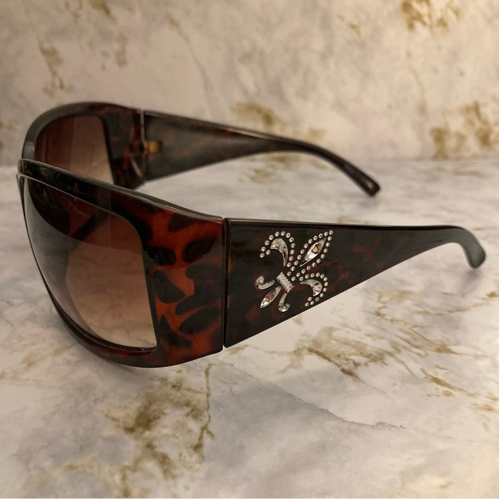 Vintage Tortoise Shell Sunglasses with Rhinestone Fleur de Lis CBK